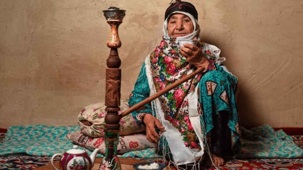 qual é a origem do cachimbo de água conhecido como Narguilé
