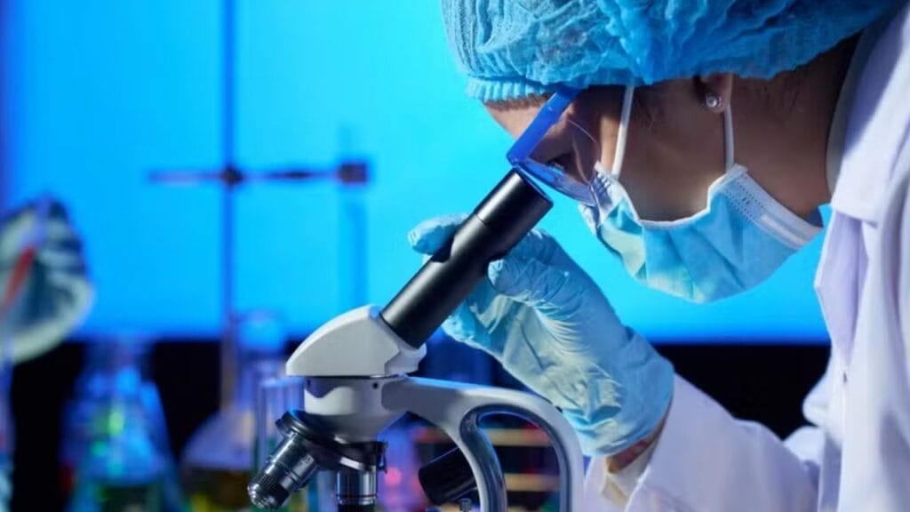 Cientista no laboratório — Foto Freepik