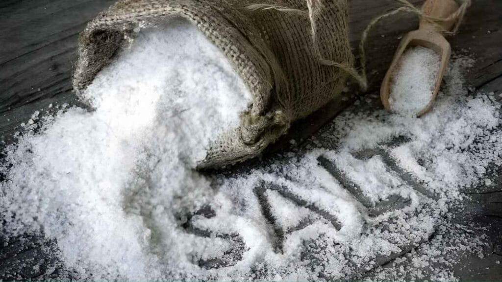 Foto: origin of the word salary O sal valia tanto na Roma Antiga que virou forma de pagamento e deu origem à palavra “salário”