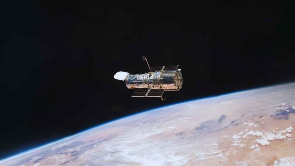 Com 1,7 milhões de observações o Hubble ainda revela mistérios cósmicos que transformam nosso entendimento do universo