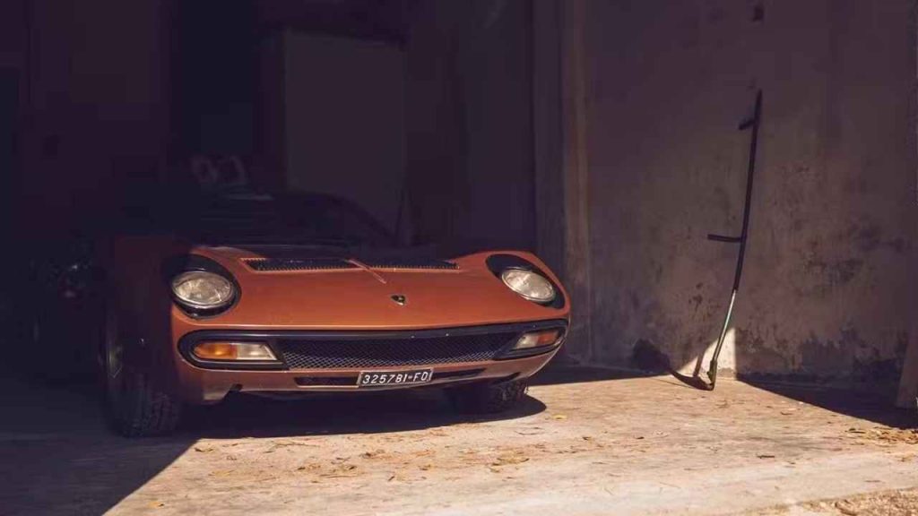 Um Lamborghini raríssimo ressurge após 40 anos oculto e revela detalhes inesperados que emocionam colecionadores do mundo inteiro